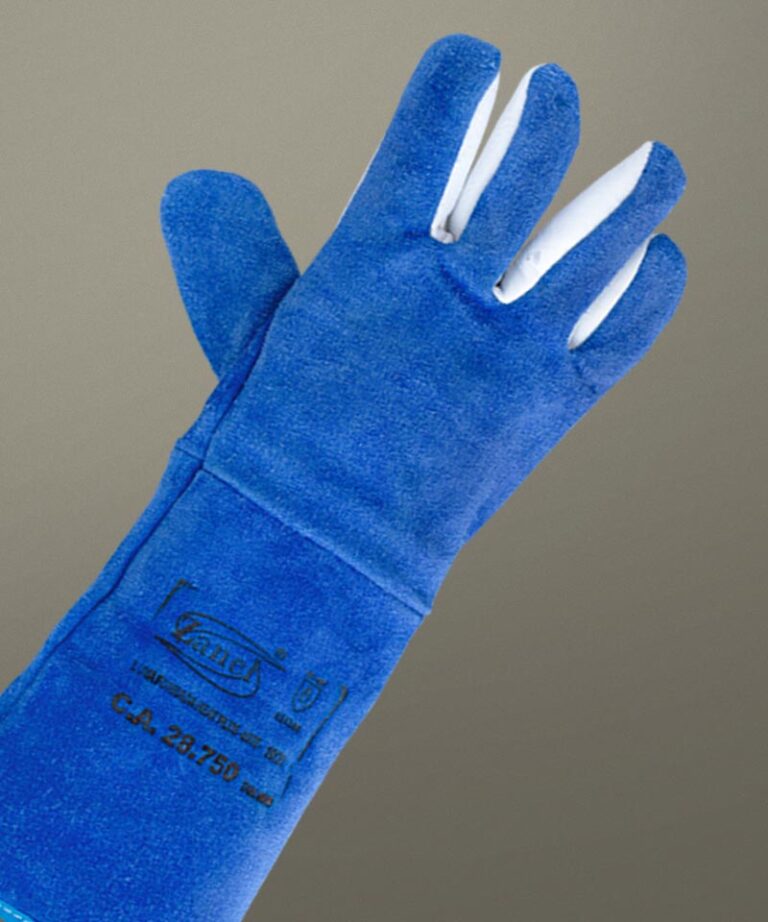 Uma mão vestindo a Luva de Raspa Weld Master da Zanel EPIs de Raspa e Vaqueta.